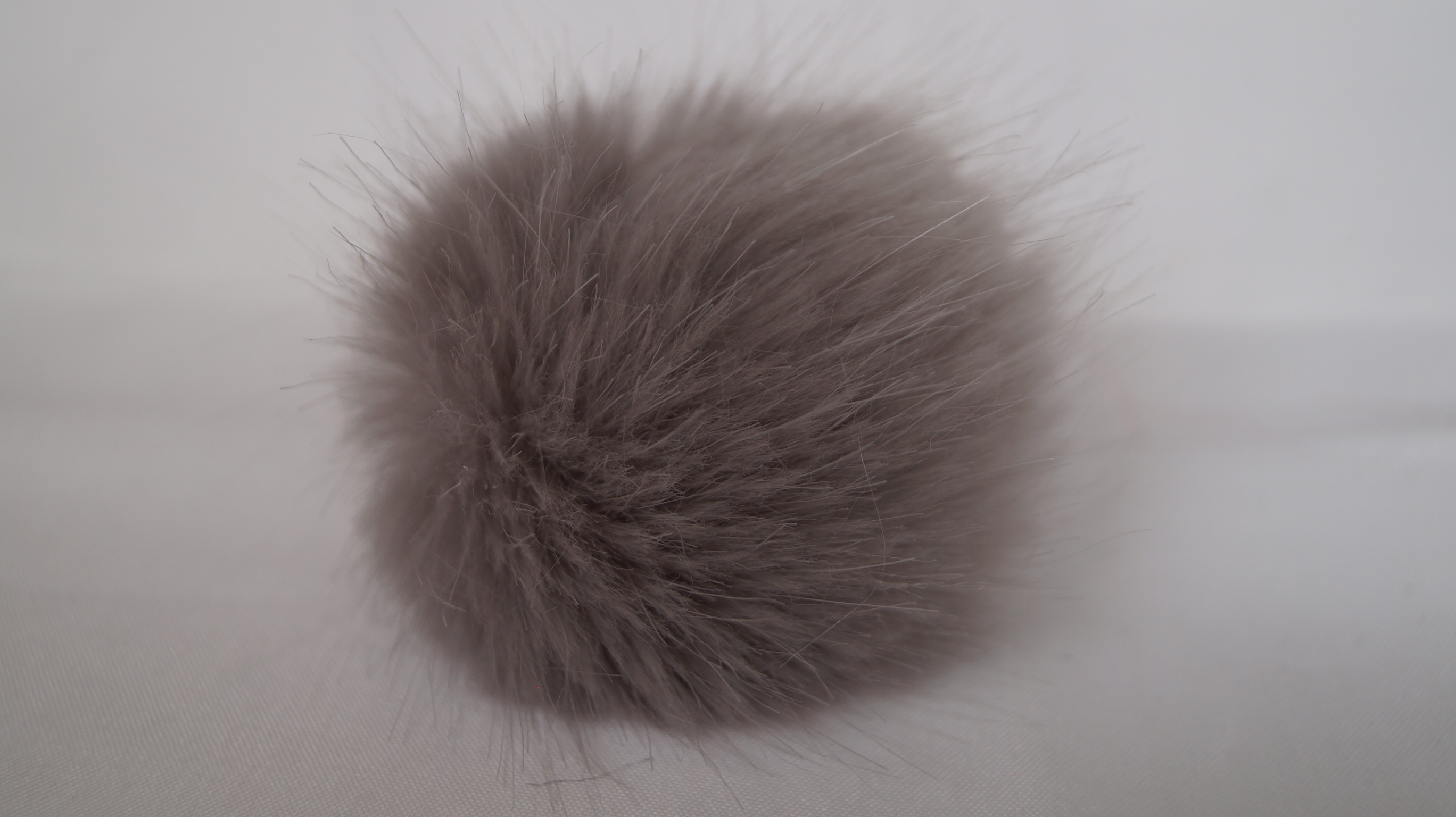 DSC04637 Kunstfellbommel Farbe 05