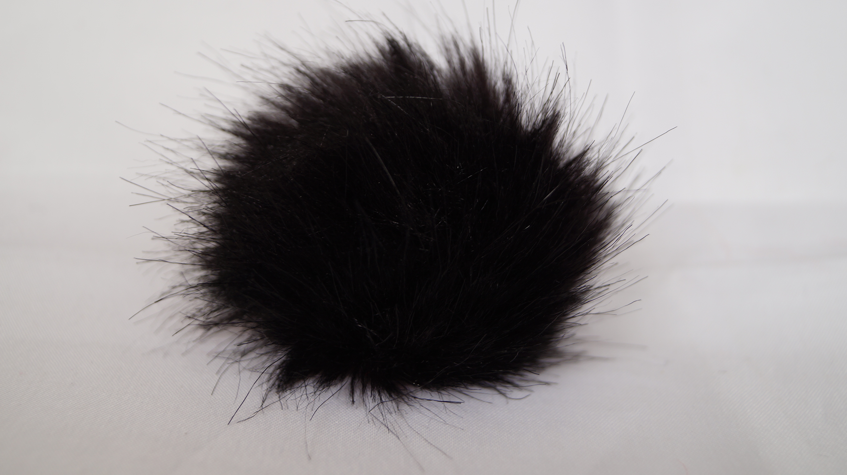 DSC04636 Kunstfellbommel Farbe 06